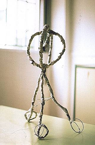Estructura de alambre con rellenado y forrado