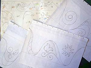 Boceto a mano alzada sobre papel pautado: estudio para un zócalo de azulejos
