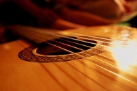 Instrumentos musicales en la tablet: guitarras.